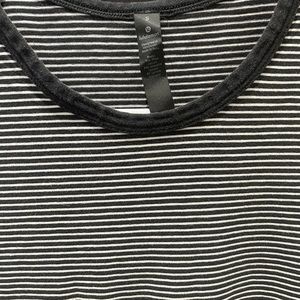 Women’s lululemon workout shirt